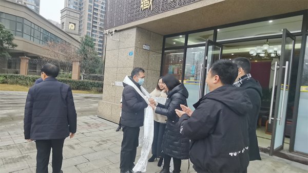熱烈歡迎國有上市企業-江蘇精華制藥總經理周總一行蒞臨藏佳純酒業全國營銷中心洽談合作！